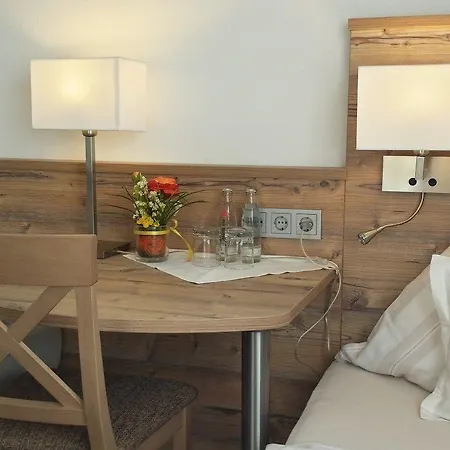 מלון Haus Nussbaum