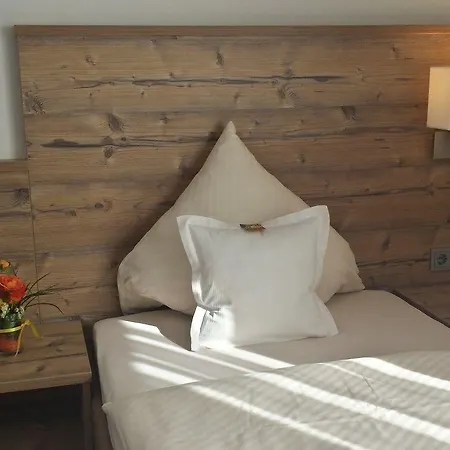 מלון Haus Nussbaum 3*